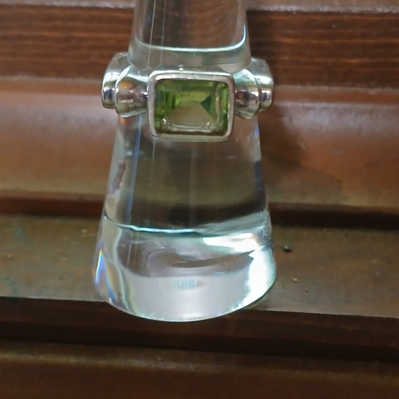 ✨️Silpada R-0713 Rectangular Cut Peridot Ring ✨️Size 6 3/4 - Picture 4 of 14